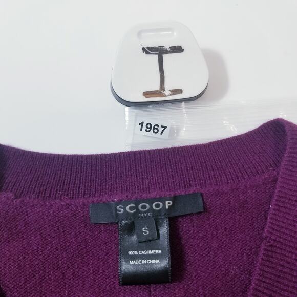 SCOOP NYC 100% Cashmere Women size Small Purple Sweater V-Neckline Long Sleeves - Picture 9 of 9
